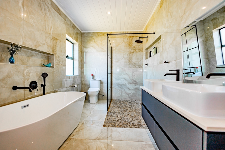 4 Bedroom Property for Sale in Oude Westhof Western Cape